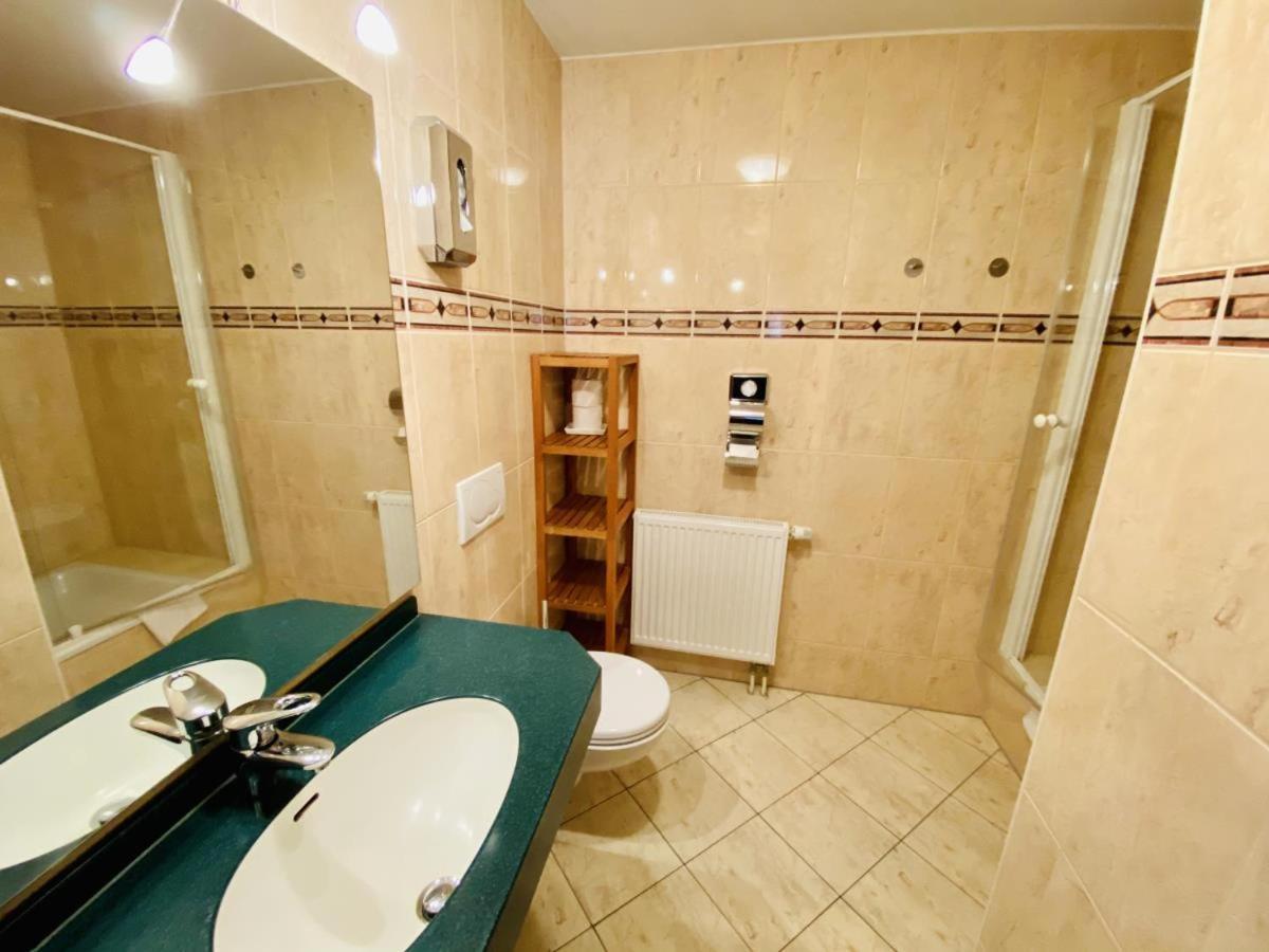 Doppelzimmer Dinner, Direkt Am Alten Strom ロストック エクステリア 写真