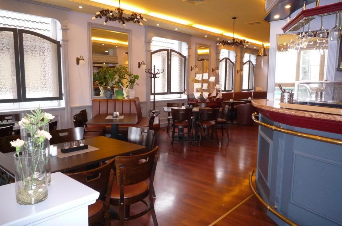 Doppelzimmer Dinner, Direkt Am Alten Strom ロストック エクステリア 写真